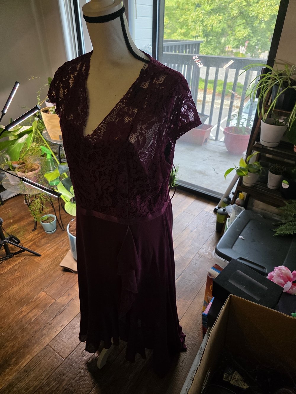 Women’s Lace V-Neck Midi Dress in Deep Plum